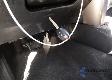 2017 Toyota Rav4 Le z USA, uszkodzony, nr VIN JTMBFREV5HJ111844